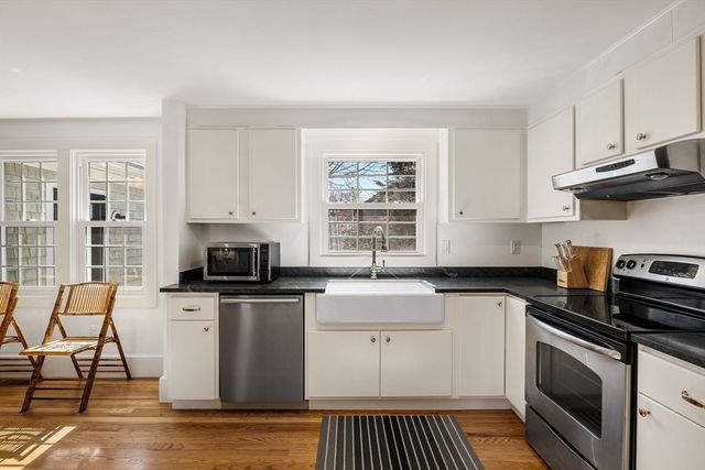 50 Eldredge Square S, Chatham, MA 02633