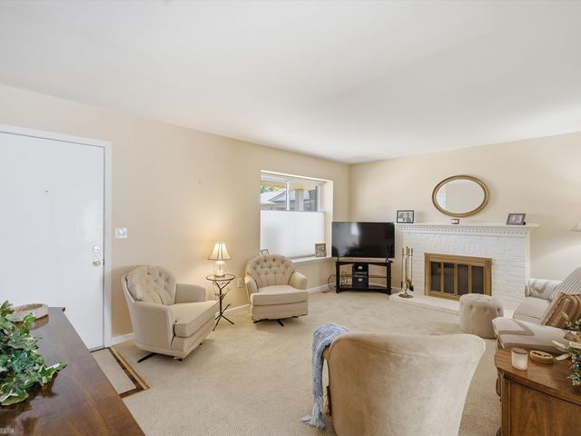 2982 Roundtree Drive, Troy, MI 48083