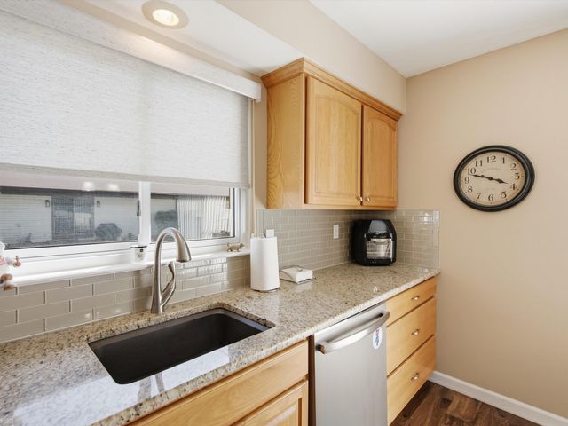 2982 Roundtree Drive, Troy, MI 48083