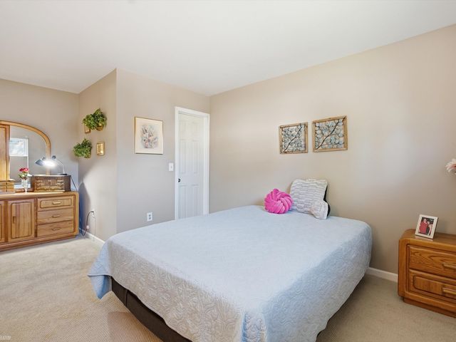 2982 Roundtree Drive, Troy, MI 48083