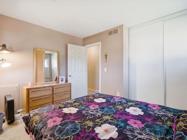 2982 Roundtree Drive, Troy, MI 48083