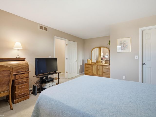 2982 Roundtree Drive, Troy, MI 48083
