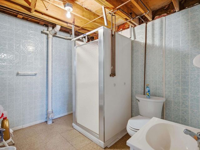 2982 Roundtree Drive, Troy, MI 48083
