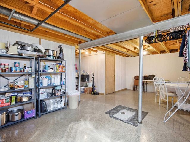 2982 Roundtree Drive, Troy, MI 48083