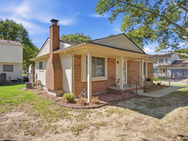 2982 Roundtree Drive, Troy, MI 48083