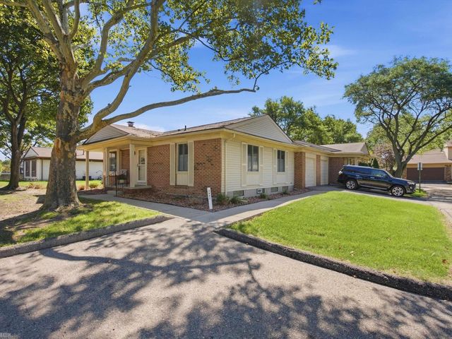 2982 Roundtree Drive, Troy, MI 48083