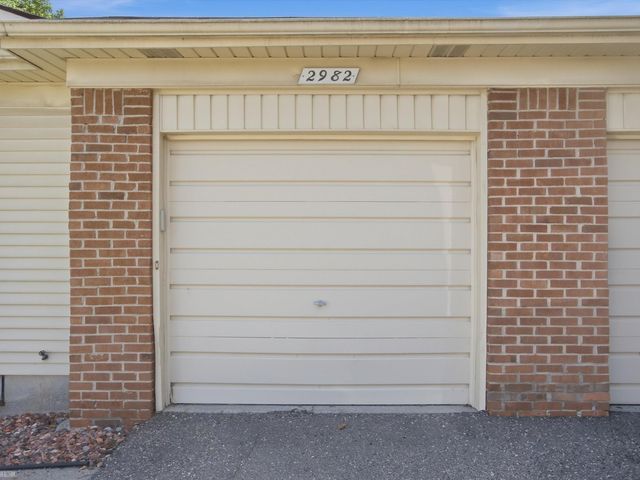 2982 Roundtree Drive, Troy, MI 48083