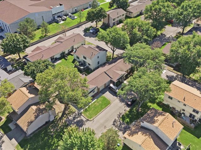 2982 Roundtree Drive, Troy, MI 48083