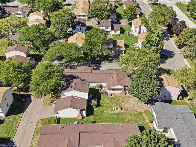 2982 Roundtree Drive, Troy, MI 48083