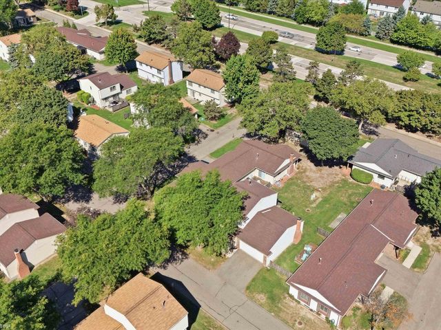 2982 Roundtree Drive, Troy, MI 48083