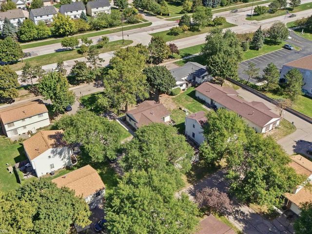 2982 Roundtree Drive, Troy, MI 48083
