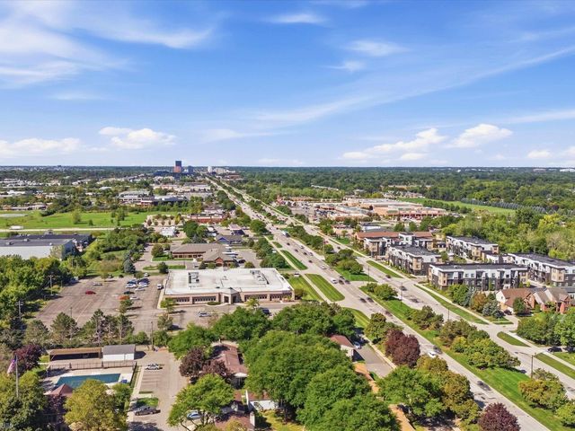 2982 Roundtree Drive, Troy, MI 48083