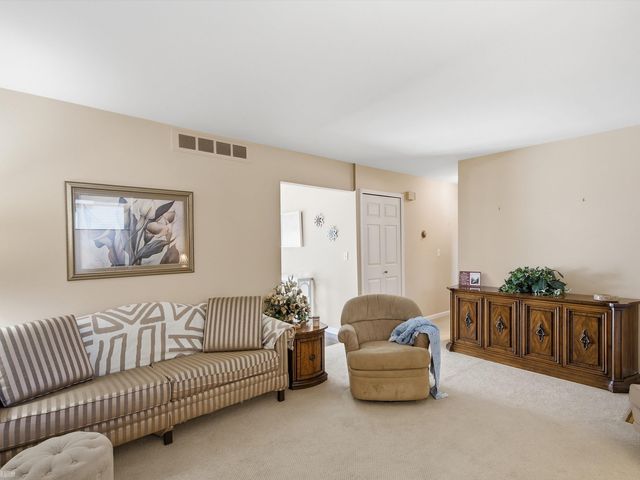 2982 Roundtree Drive, Troy, MI 48083
