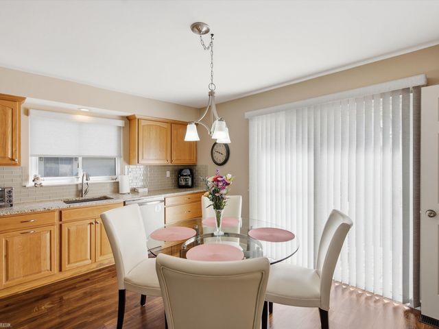 2982 Roundtree Drive, Troy, MI 48083