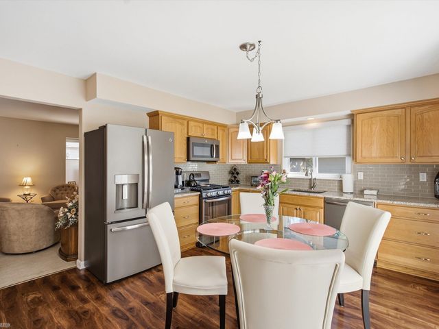 2982 Roundtree Drive, Troy, MI 48083