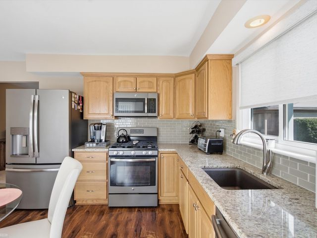 2982 Roundtree Drive, Troy, MI 48083