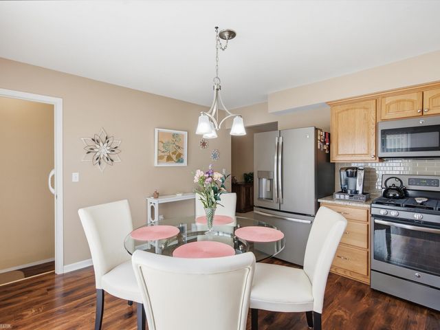 2982 Roundtree Drive, Troy, MI 48083