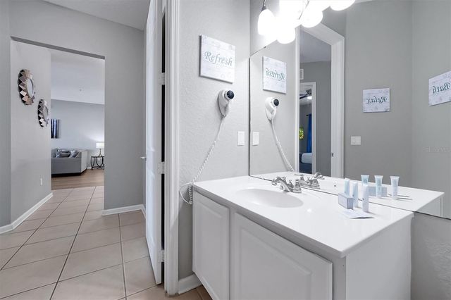 5048 SHOREWAY LOOP 40104, Orlando, FL 32819