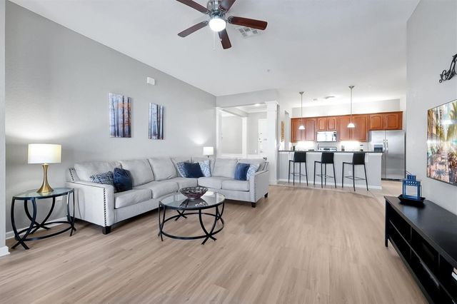 5048 SHOREWAY LOOP 40104, Orlando, FL 32819