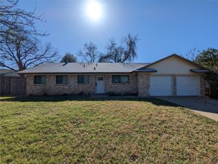 2401 Rogge LN, Austin, TX 78723