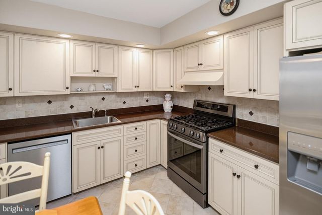 865 MOREFIELD RD, Philadelphia, PA 19115