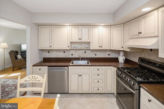 865 MOREFIELD RD, Philadelphia, PA 19115