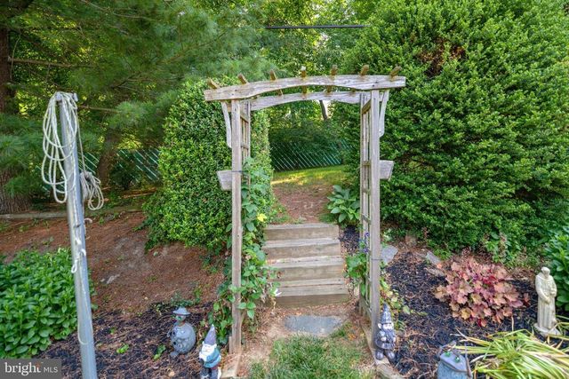 865 MOREFIELD RD, Philadelphia, PA 19115