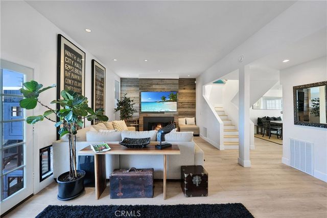 811 W 15th 2B, Newport Beach, CA 92663