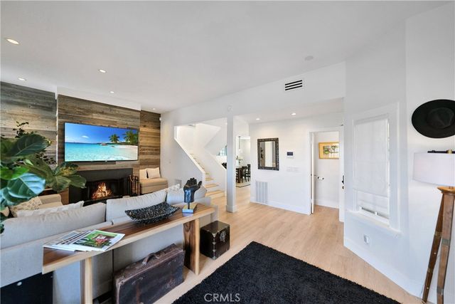 811 W 15th 2B, Newport Beach, CA 92663