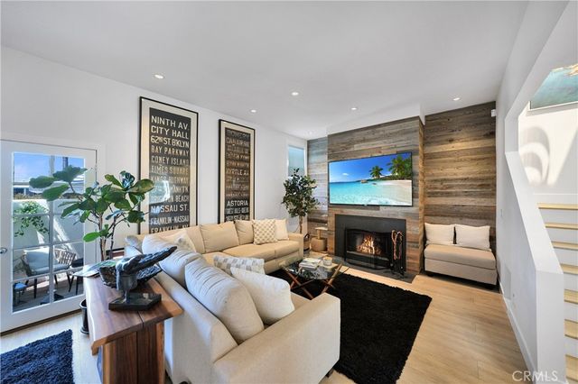 811 W 15th 2B, Newport Beach, CA 92663