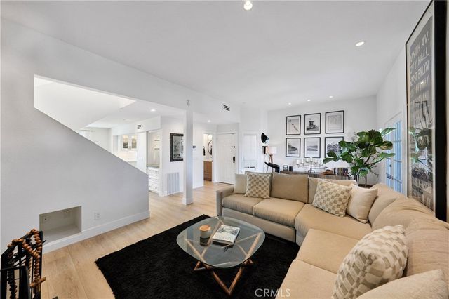 811 W 15th 2B, Newport Beach, CA 92663