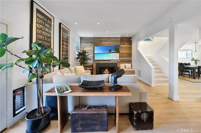 811 W 15th 2B, Newport Beach, CA 92663