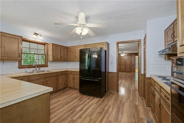 2562 River Knoll Drive SW, Lilburn, GA 30047