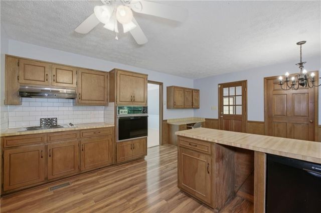 2562 River Knoll Drive SW, Lilburn, GA 30047