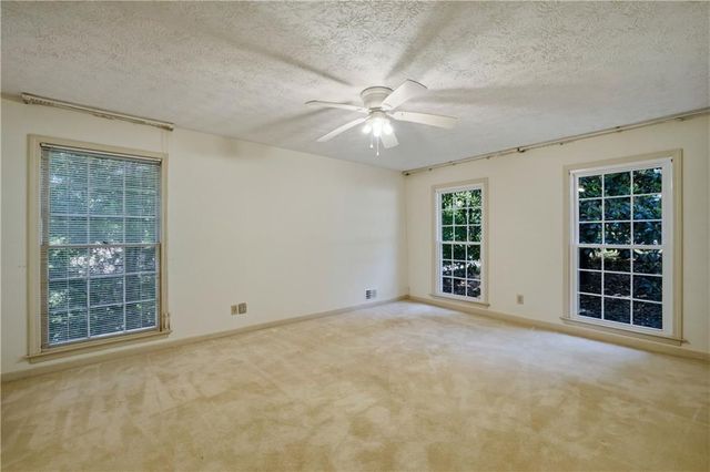 2562 River Knoll Drive SW, Lilburn, GA 30047