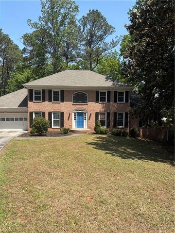 2562 River Knoll Drive SW, Lilburn, GA 30047