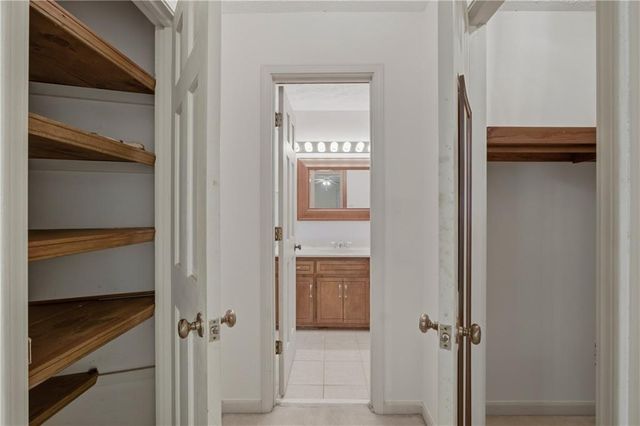 2562 River Knoll Drive SW, Lilburn, GA 30047