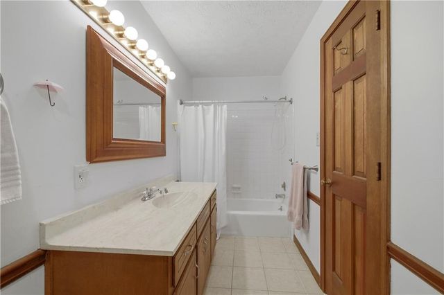 2562 River Knoll Drive SW, Lilburn, GA 30047