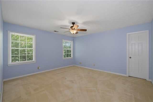 2562 River Knoll Drive SW, Lilburn, GA 30047