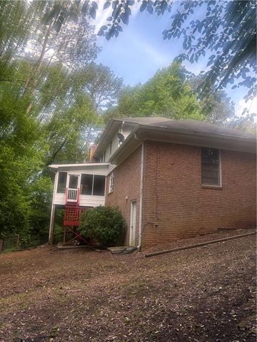 2562 River Knoll Drive SW, Lilburn, GA 30047