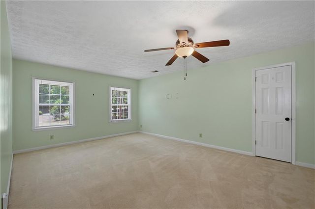 2562 River Knoll Drive SW, Lilburn, GA 30047
