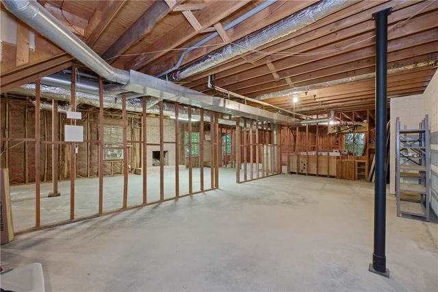2562 River Knoll Drive SW, Lilburn, GA 30047