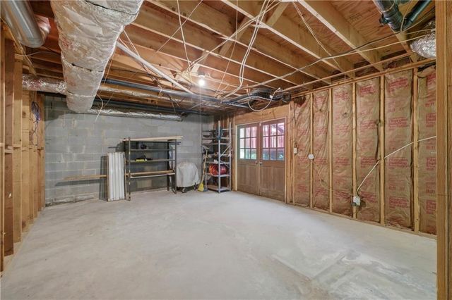 2562 River Knoll Drive SW, Lilburn, GA 30047