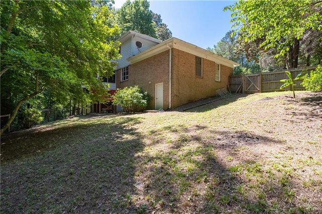 2562 River Knoll Drive SW, Lilburn, GA 30047