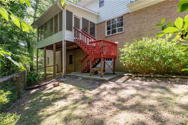2562 River Knoll Drive SW, Lilburn, GA 30047