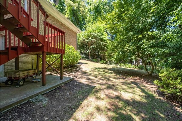2562 River Knoll Drive SW, Lilburn, GA 30047