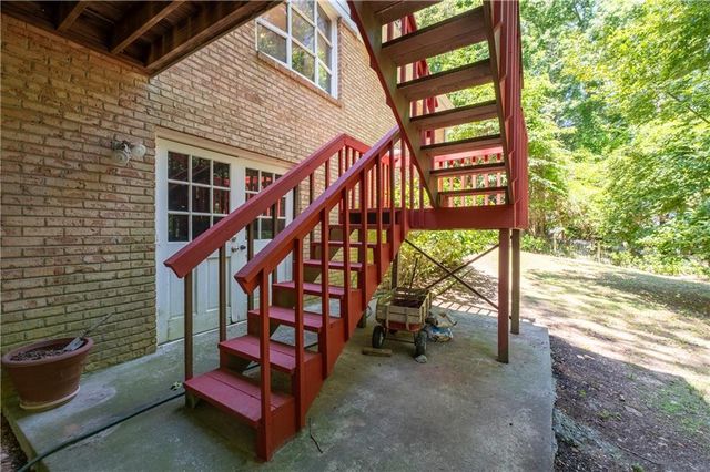2562 River Knoll Drive SW, Lilburn, GA 30047