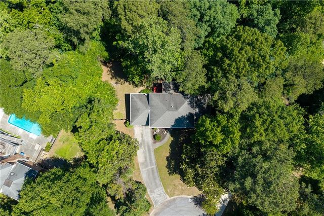 2562 River Knoll Drive SW, Lilburn, GA 30047