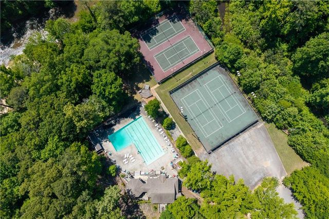 2562 River Knoll Drive SW, Lilburn, GA 30047