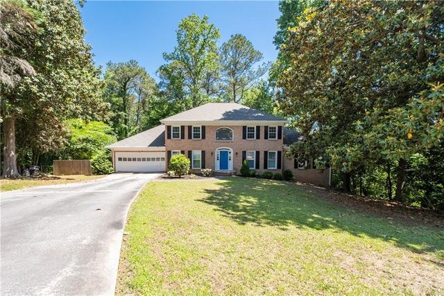 2562 River Knoll Drive SW, Lilburn, GA 30047